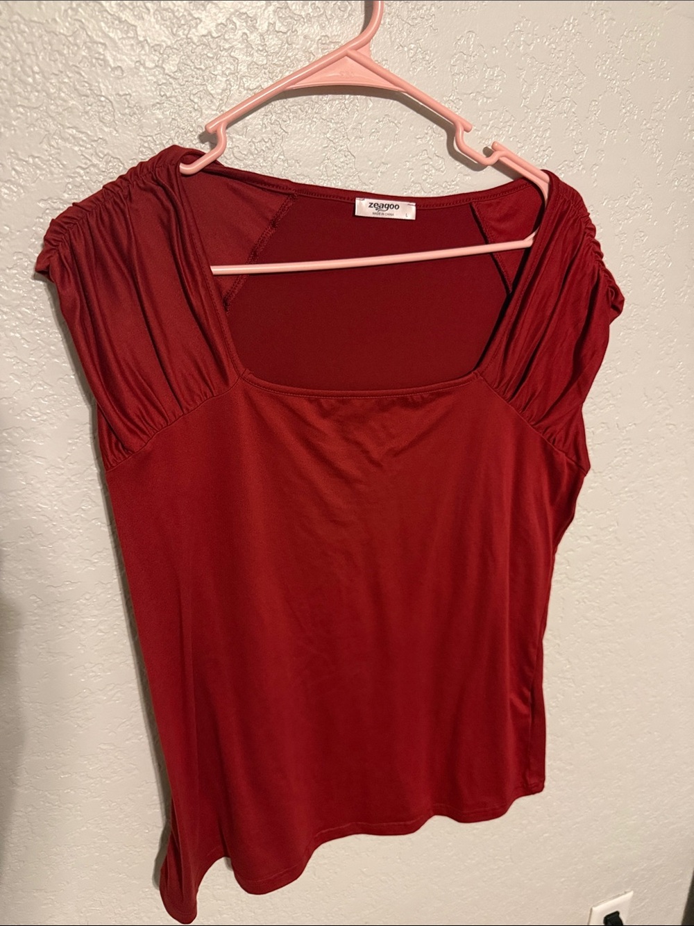 zeagoo Women's Crimson Short Sleeve Scoop Neck Top